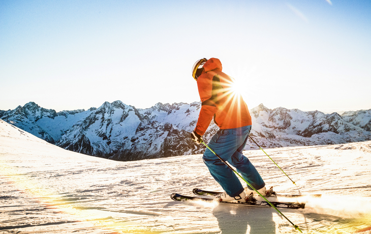 Skifahren in winterlicher Bergwelt