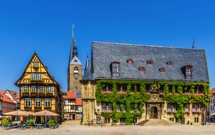 Quedlinburg - Marktplatz mit Rathaus und Marktkirche