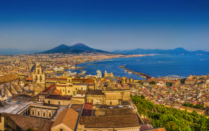 Panorama von Neapel mit dem Vulkan Vesuv