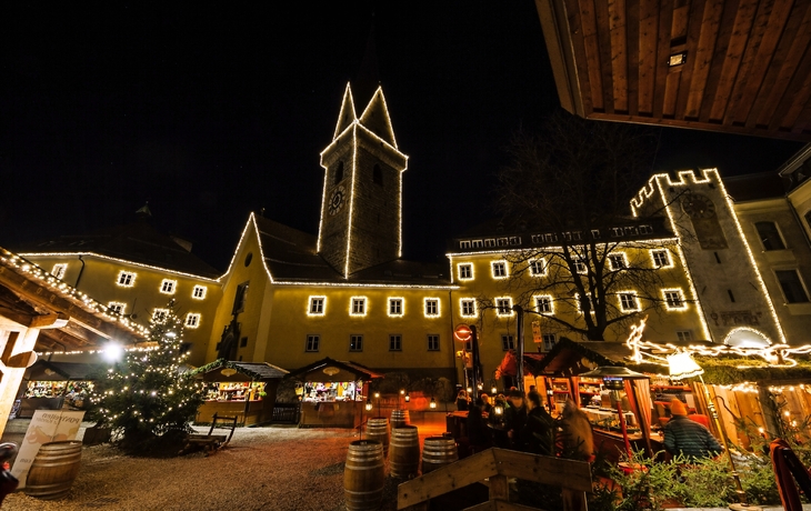 Weihnachtsmarkt in Bruneck im Südtiroler Pustertal, Italien