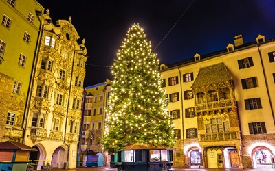 Weihnachtsbaum im Stadtzentrum von Innsbruck