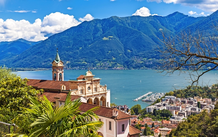Wallfahrtskirche Madonna del Sasso oberhalb der Stadt Locarno am Lago Maggiore in der Schweiz