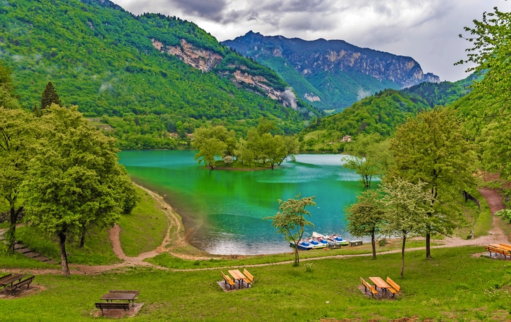 Lago di Tenno im Trentino nahe des Gardasees, Italien